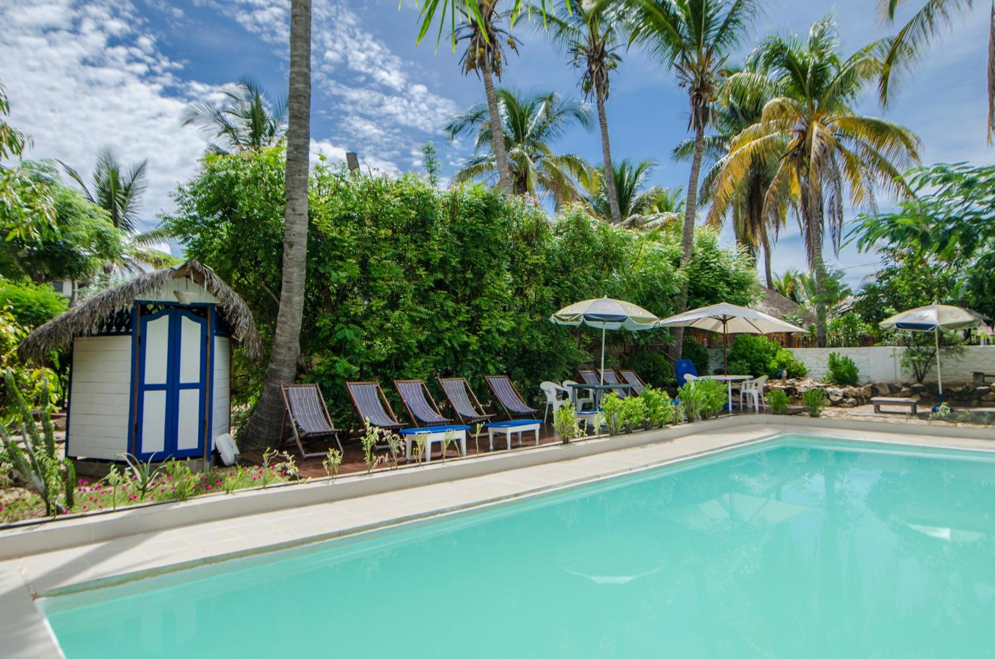Chez Maggie Hotel & Restaurant โมรอนดาวา ภายนอก รูปภาพ