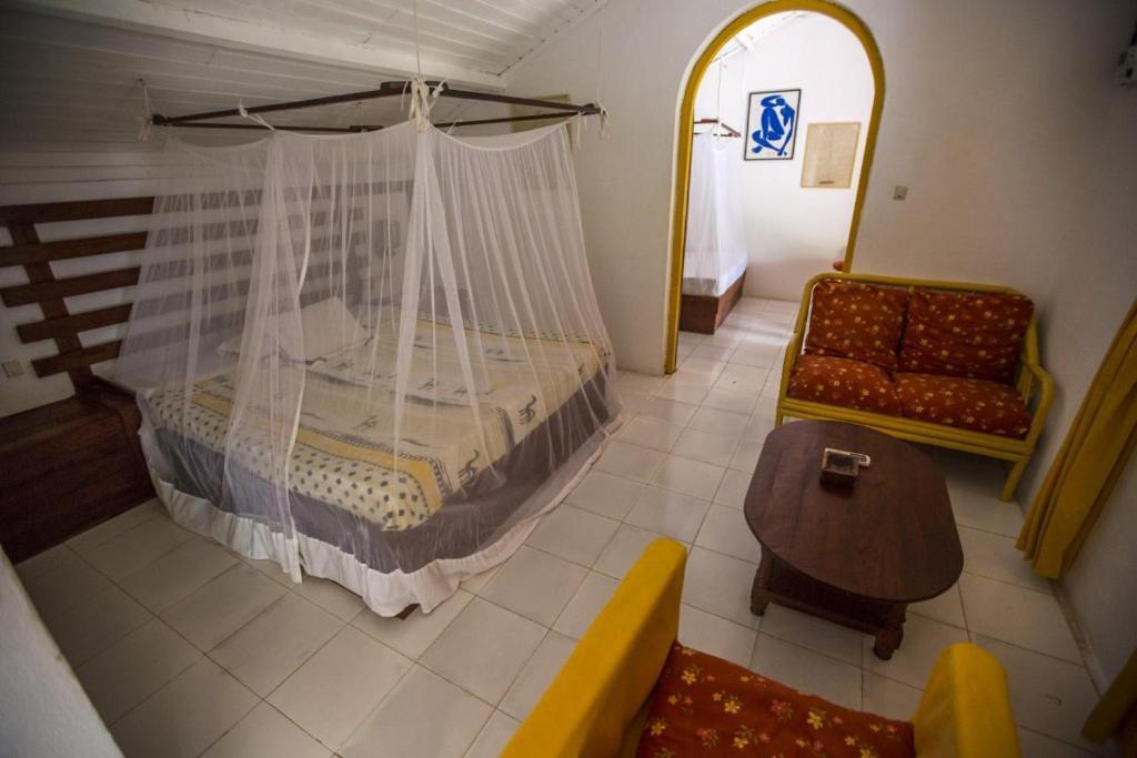 Chez Maggie Hotel & Restaurant โมรอนดาวา ภายนอก รูปภาพ