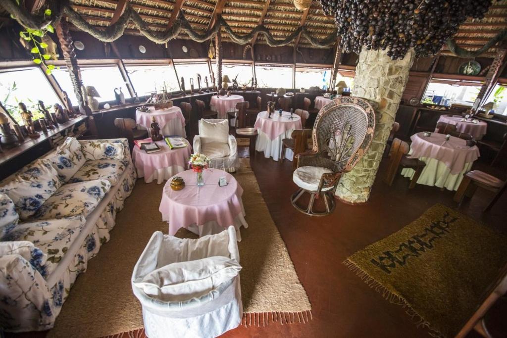 Chez Maggie Hotel & Restaurant โมรอนดาวา ภายนอก รูปภาพ