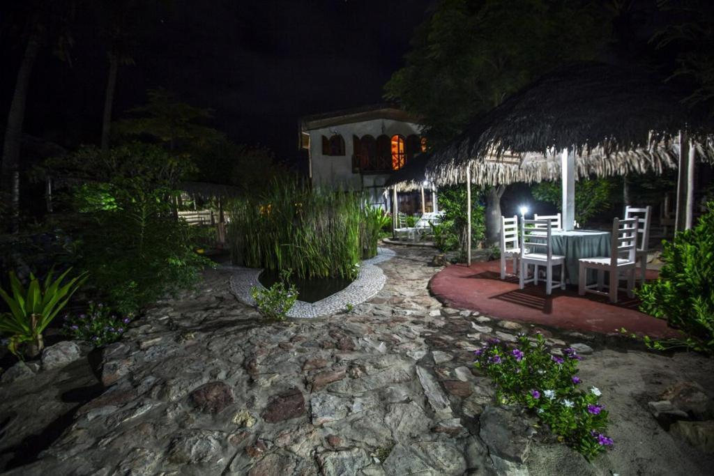 Chez Maggie Hotel & Restaurant โมรอนดาวา ภายนอก รูปภาพ