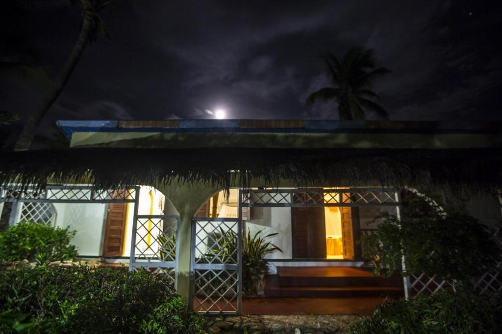Chez Maggie Hotel & Restaurant โมรอนดาวา ภายนอก รูปภาพ